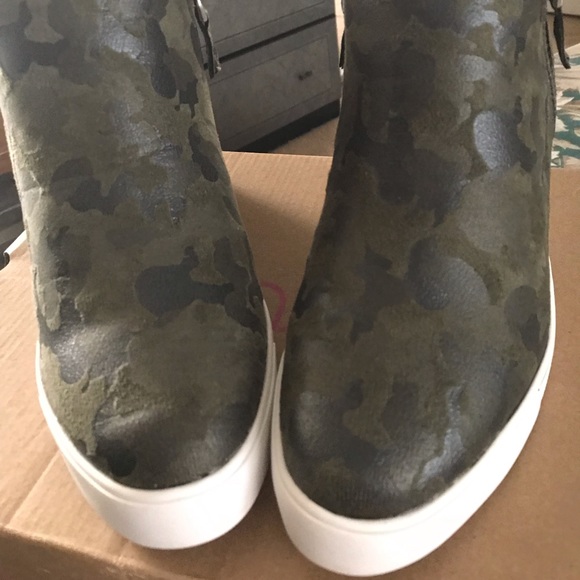 Sugar Glorify Olive Camo Hidden Wedge Sneakers - Picture 4 of 7